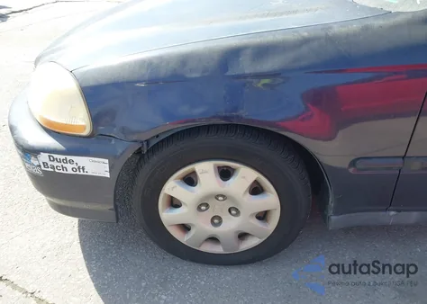 1998 Honda Civic Dx z USA, uszkodzony, nr VIN 2HGEJ6448WH104227